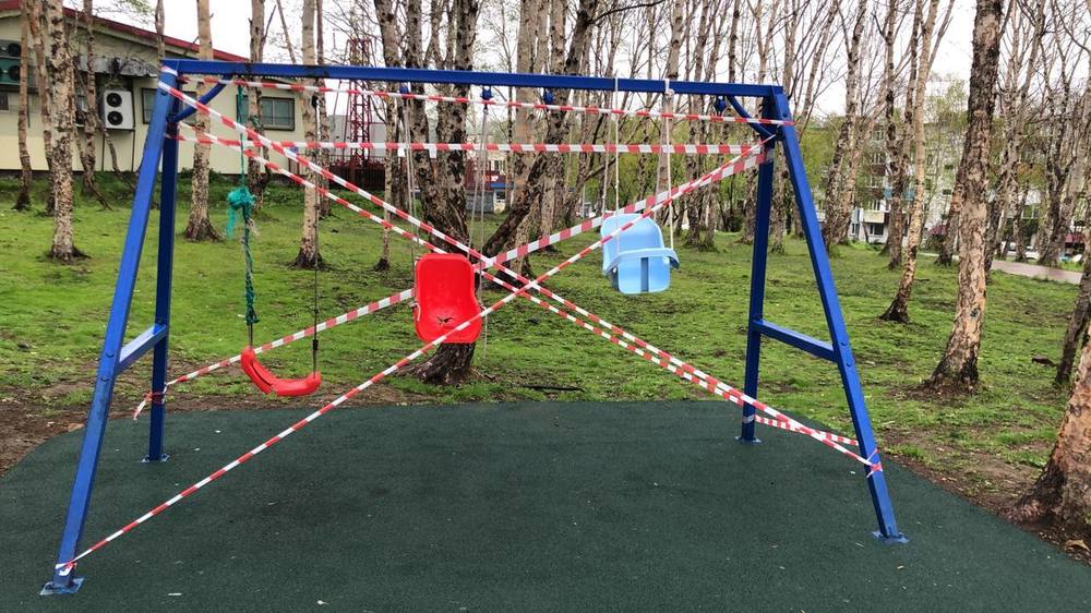 Детские сады, площадки дворов и парков закрыты для посещения