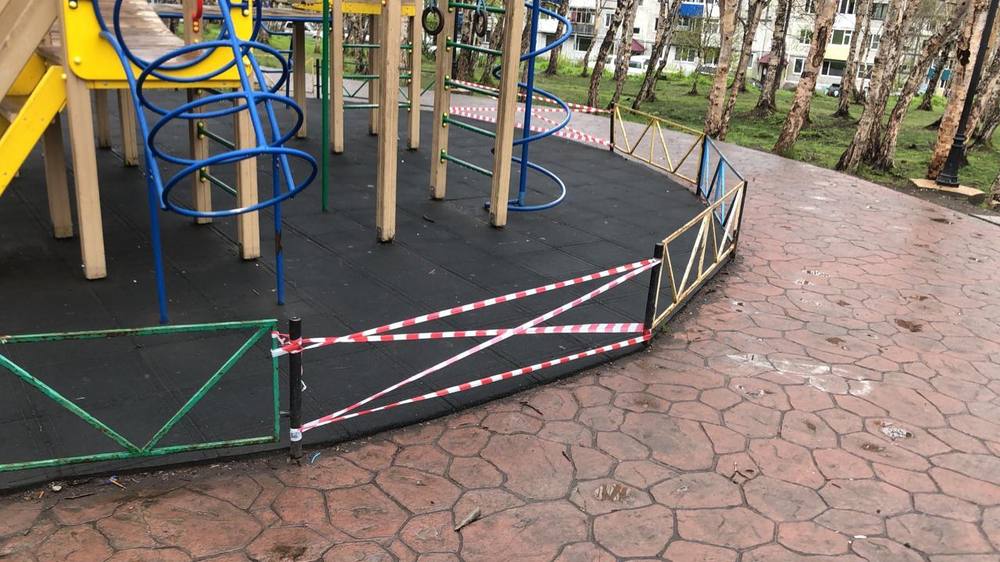 Детские сады, площадки дворов и парков закрыты для посещения
