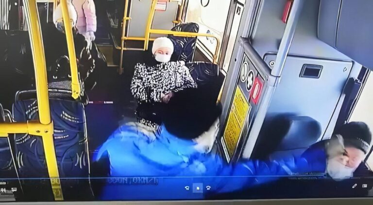 На Камчатке пассажир автобуса избил водителя за требование надеть маску